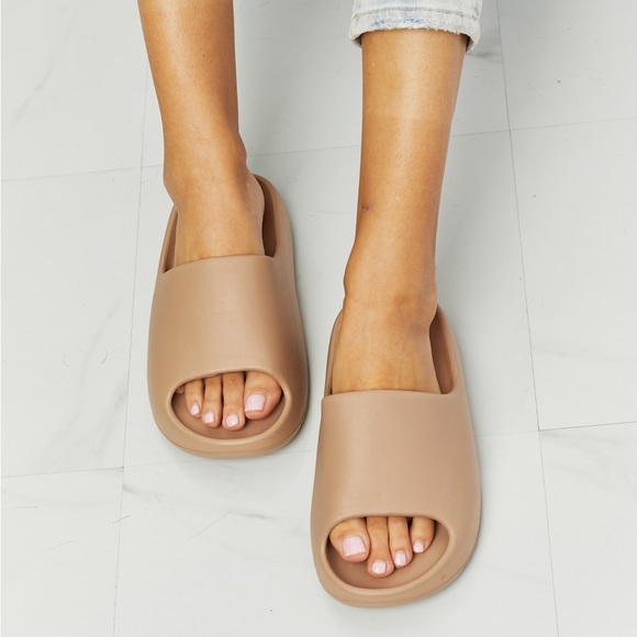 Comfy Summer Chic Slides - Picture 4 of 6